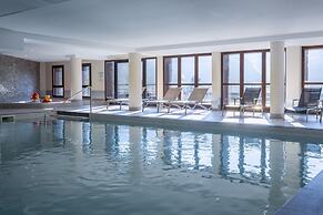Retreat With Spa Access