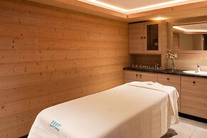 Retreat With Spa Access