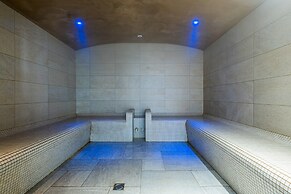 Retreat With Spa Access