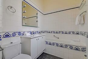 1bdr/2p Apt - Near Monceau et Arc de Triomphe