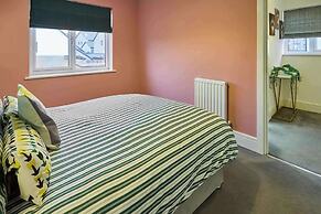 House Sleeps 8 With Wifi