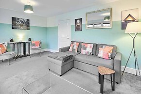 House Sleeps 8 With Wifi