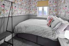 House Sleeps 8 With Wifi