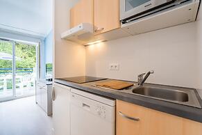 Scenic 6-person Duplex Retreat