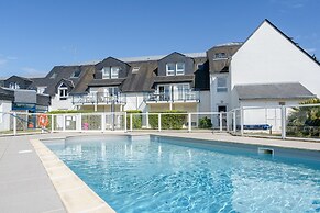 Scenic 6-person Duplex Retreat