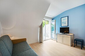 Scenic 6-person Duplex Retreat