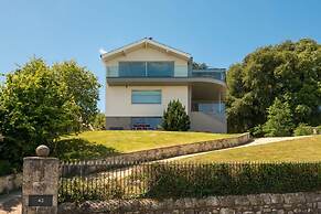Mainsail Coastal Living on Prestigious Road