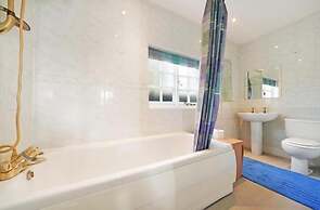 Grade 2 Listed 20 Mins to Baker Street Sleeps 17