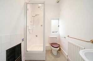 Grade 2 Listed 20 Mins to Baker Street Sleeps 17