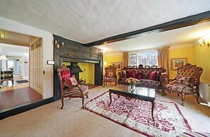 Grade 2 Listed 20 Mins to Baker Street Sleeps 17
