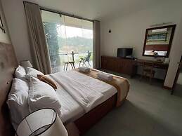 Lotus Lake Residence - Kandy