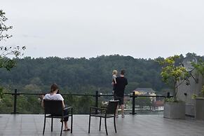 Lotus Lake Residence - Kandy