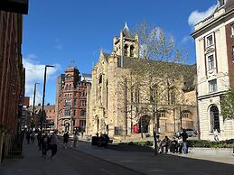 Modern 2BR Apartment Leeds Centre