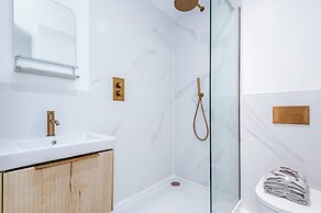 Modern 2BR Apartment Leeds Centre