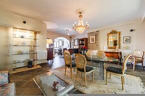 Classic City Stay 1BR in Historic Location