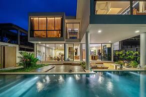 A Cliff Residence Villa