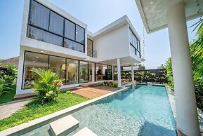 A Cliff Residence Villa