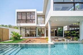 A Cliff Residence Villa