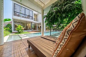 A Cliff Residence Villa