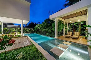 A Cliff Residence Villa