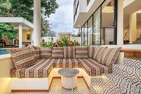 A Cliff Residence Villa