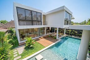 A Cliff Residence Villa