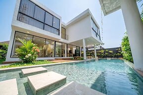 A Cliff Residence Villa