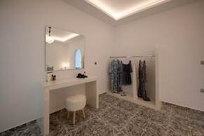 THE F SUITES