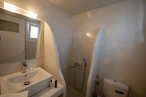 THE F SUITES