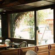 Large Room Near Grand Palace
