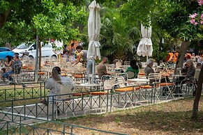 LIV - Upscale Athenian Apartment 1A