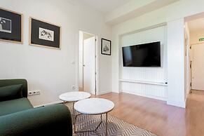 Central 2BD Apt Facing Torre Madrid Duque de Osuna