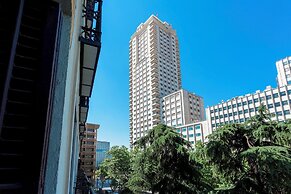 Central 2BD Apt Facing Torre Madrid Duque de Osuna