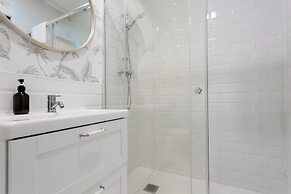 Central 2BD Apt Facing Torre Madrid Duque de Osuna