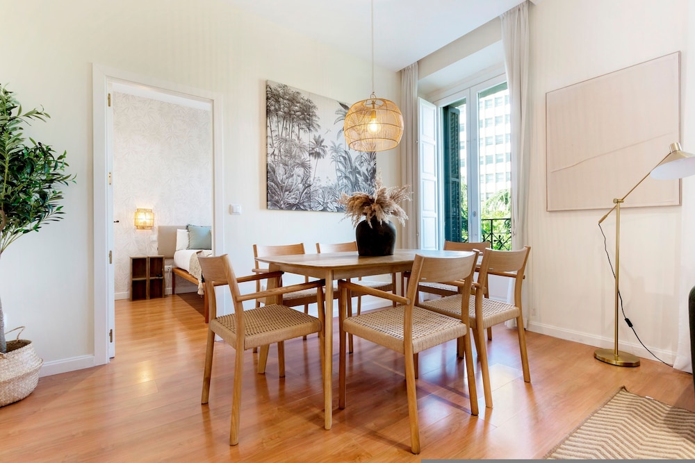 Central 2BD Apt Facing Torre Madrid Duque de Osuna
