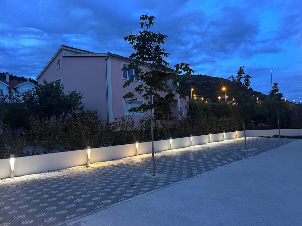 Trogir sky view suites