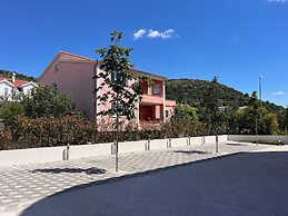 Trogir sky view suites