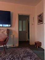 Apartment Sleeps 2 With Parking