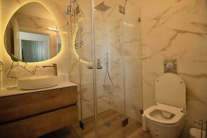 High-End 1BR Secure Tower Parking Mamak