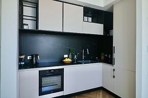 High-End 1BR Secure Tower Parking Mamak