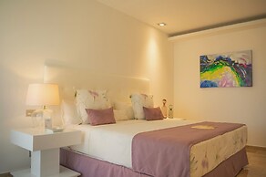 PARADISE DUKASI SUITES at LOS CORALES