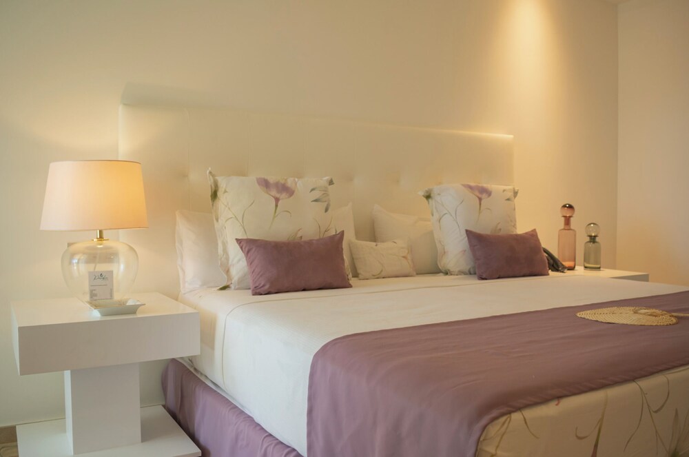 PARADISE DUKASI SUITES at LOS CORALES