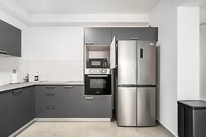 Spacious 4BR Balcony Mamad-RenovatedBldg