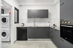 Spacious 4BR Balcony Mamad-RenovatedBldg