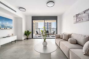 Spacious 4BR Balcony Mamad-RenovatedBldg
