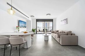Spacious 4BR Balcony Mamad-RenovatedBldg