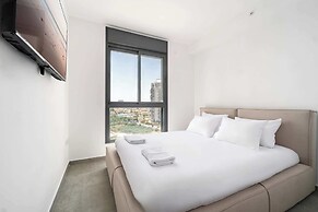 Spacious 4BR Balcony Mamad-RenovatedBldg