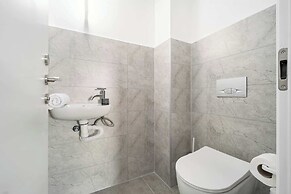 Spacious 4BR Balcony Mamad-RenovatedBldg