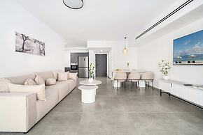 Spacious 4BR Balcony Mamad-RenovatedBldg