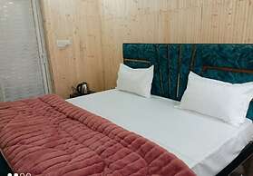 Yamuna pag pinewood hotel
